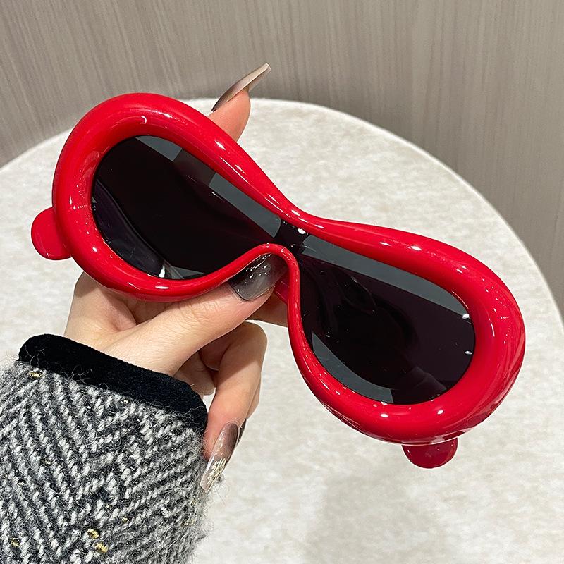 

New in Oval Sunglasses for Men Women Fashion Retro Brand Design Shades Eyewear Female Candy Color Goggle Sun Glasses