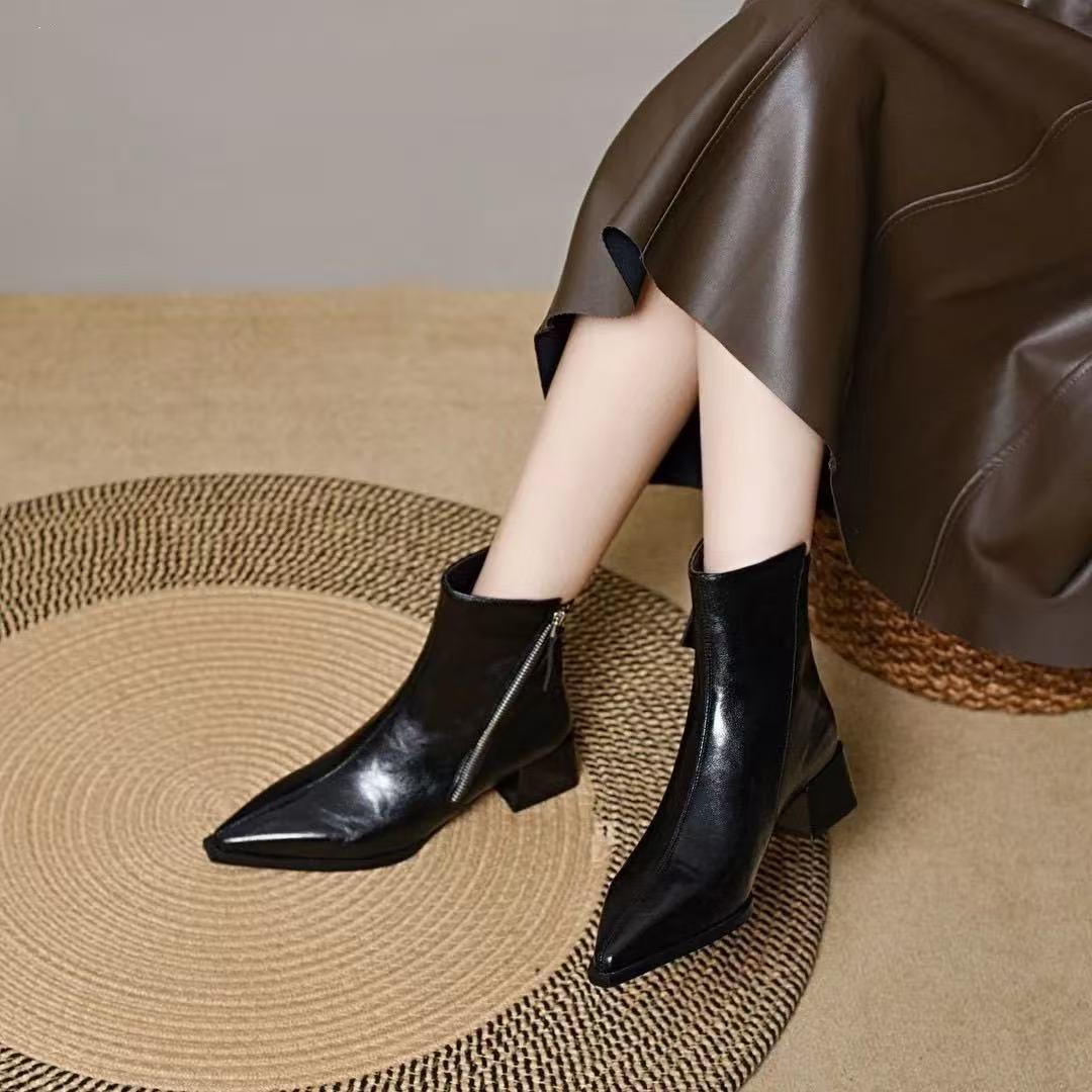 

Black pointed short boots autumn and winter thick heel temperament velvet short boots soft leather medium heel Chelsea cotton boots 35