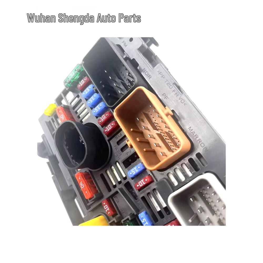 Peugeot Citroen Compatible R20 Fuse Box (9675879480, 9809742880, 9666700480)