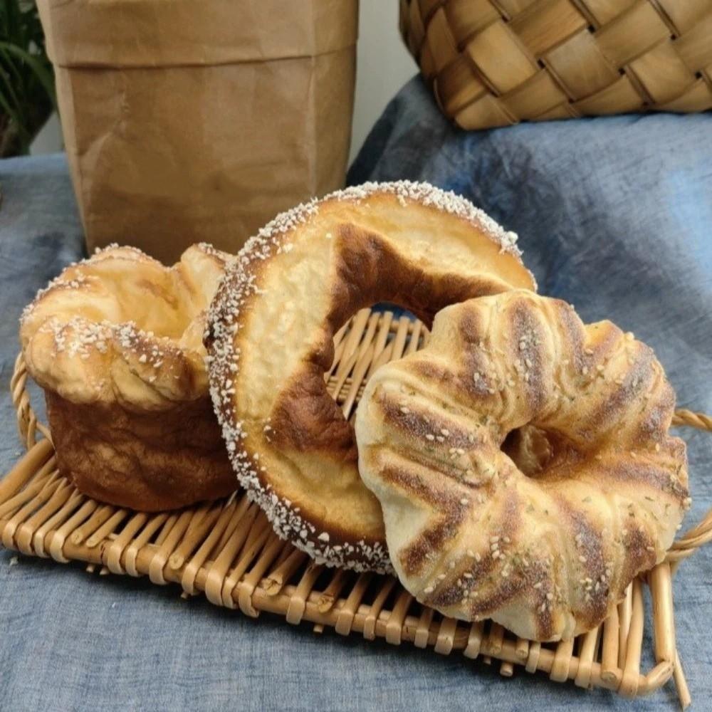 Ungiftiger künstlicher Laugenteigbrot Realistische Imitation Französisches Brot Falsches Brot Ausstellungsregal
