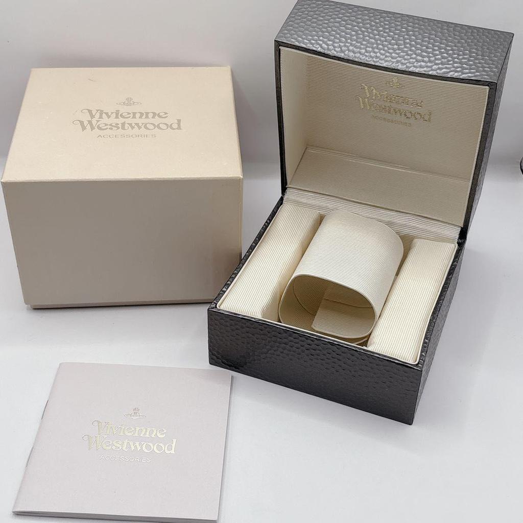 Used Box included, beautiful condition, Vivienne Westwood VW-2097 chronograph, Kiss Me Once, leather, Orb