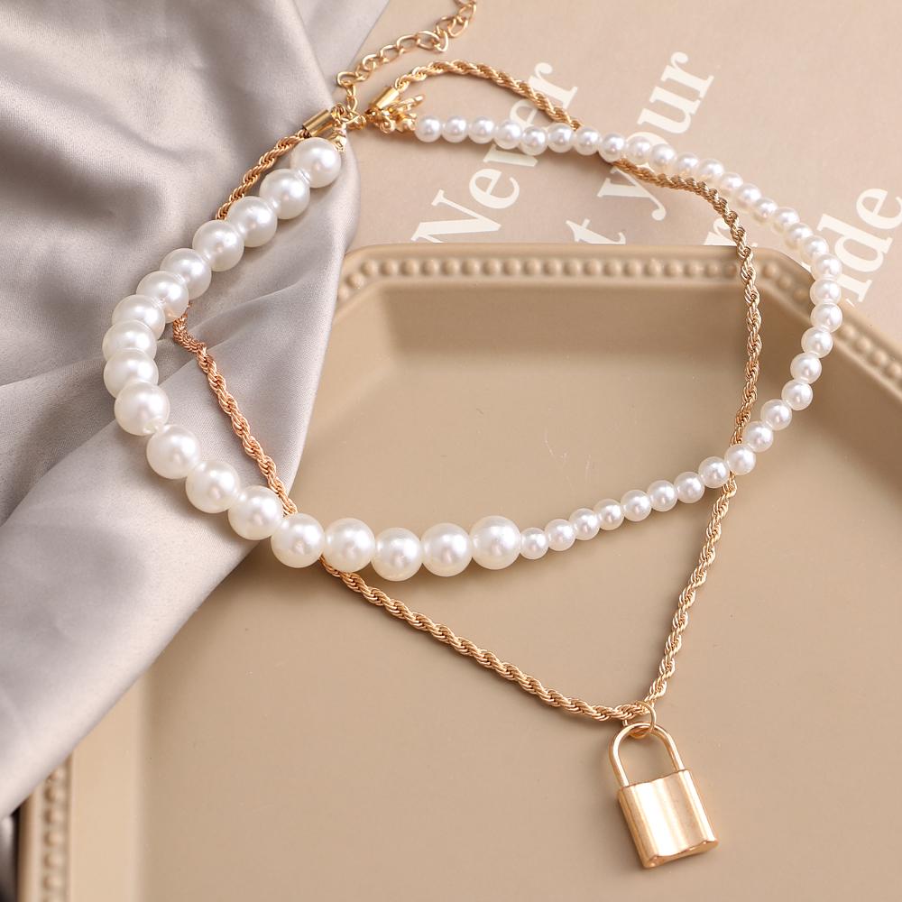 Retro Twist Lock Multilayer Necklace Female Retro Geometric Art Fresh Necklace Wild Necklace Jewelry