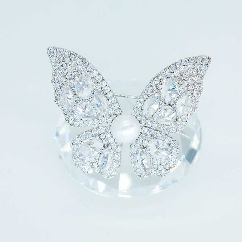 Luxury Butterfly Brooch Fashion Pearl Pins For Women Zircon Accessories Suit Coat Wedding Gifts Crystal Insect Jewelry