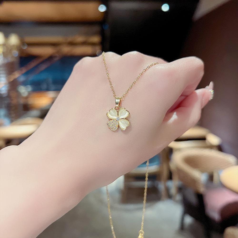 Single-petal Diamond-encrusted Four-leaf Flower Titanium Steel Necklace, Women's Model, Light Luxury Niche Fashion Multi-purpose Collarbone Chain