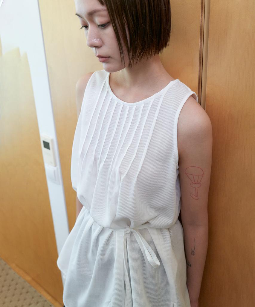 STEP AROUND Tucked Strap Tunic Blouse_White