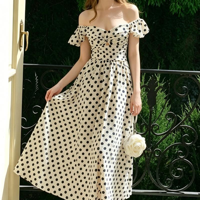 2026 French polka dot dress women's summer new waist and thin skirt niche design temperament suspender skirt