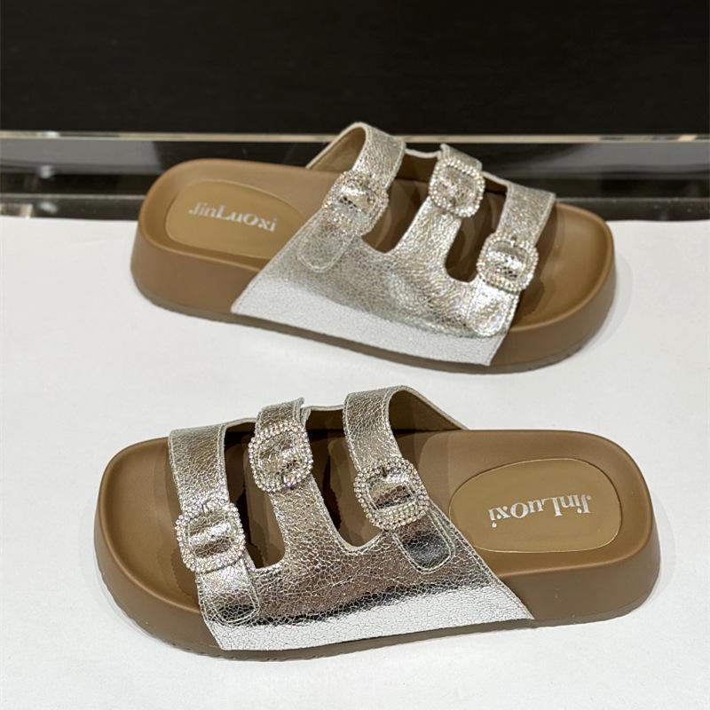 

Stepping on shit feeling rhinestone belt buckle thick bottom one-word slippers women wear 2025 summer new leather beach cool slippers 40