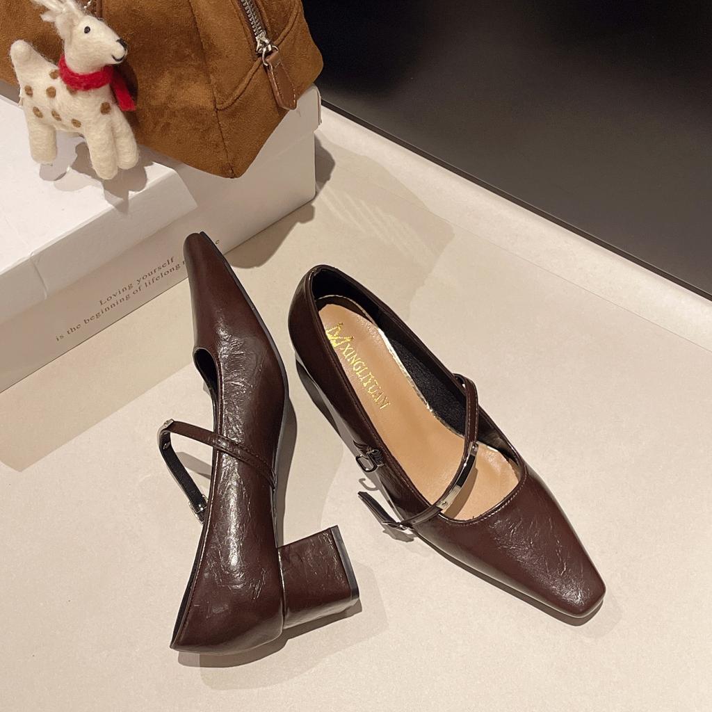 Fairy wind shallow mouth word with temperament small pointed Mary Jane single shoes women 2025 new simple commuter high heels