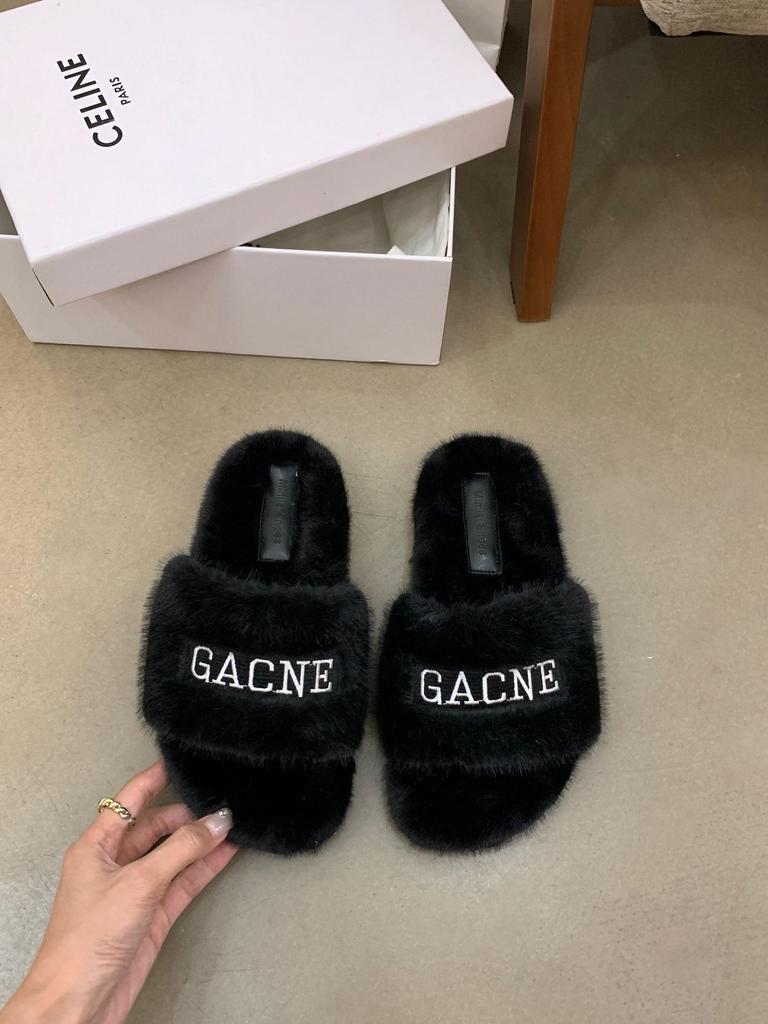 Thick-soled fluffy slippers women's shoes outer wear 2025 new autumn and winter fashion letter muffin plush cotton mop