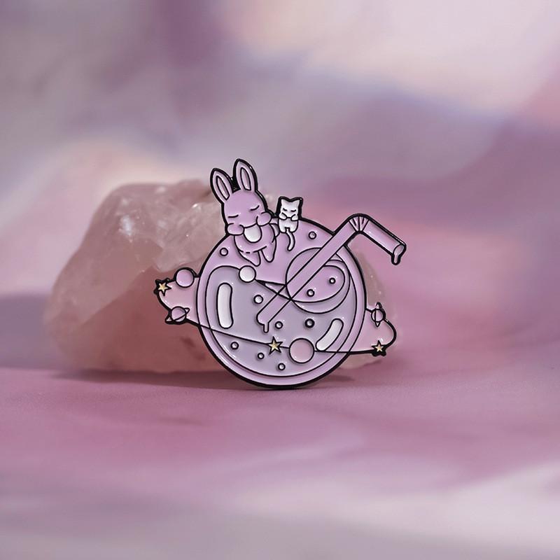 Whimsical Dreamy Pink Galaxy Drift Bottle Brooch Artistic Enamel Badge For Wear Trendy