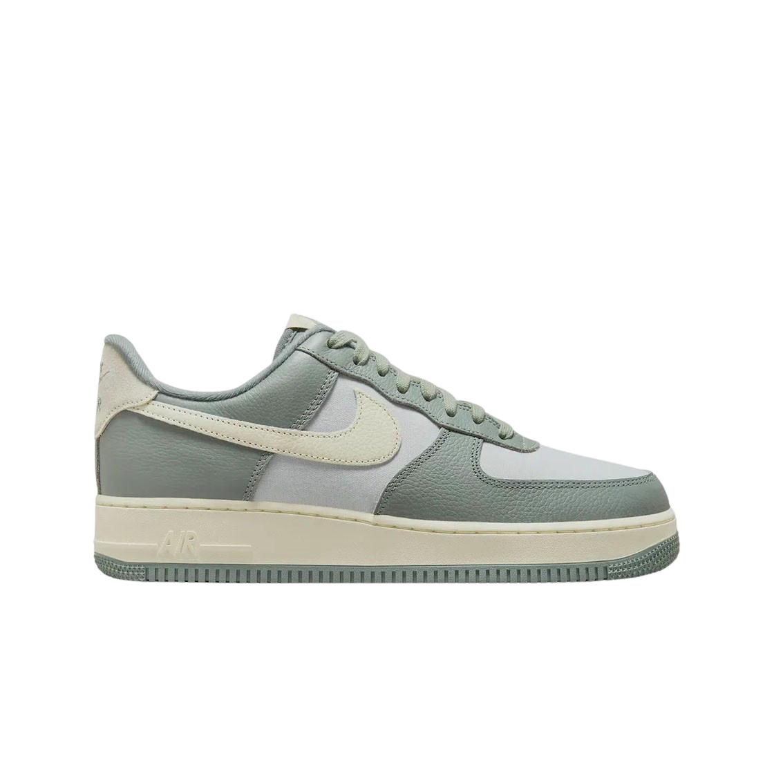 

Nike Air Force 1 07 Lx Mica Green 225