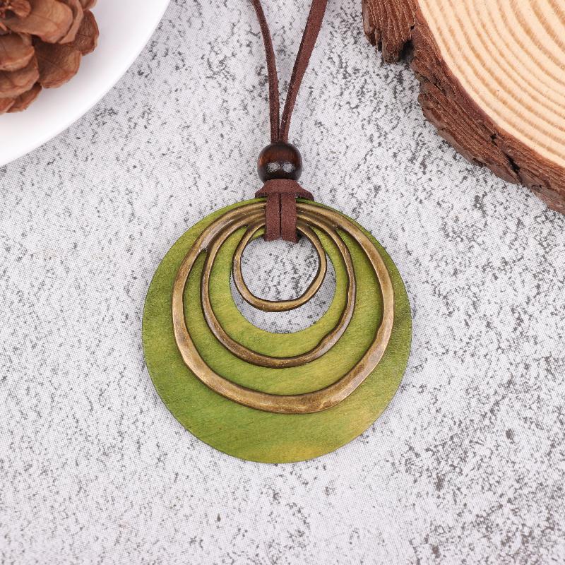 

1pc Leather Cord Chain Multilayer Geometric Circle Wooden Pendant Necklaces Vintage Long Sweater Necklace Jewelry Gifts зелений