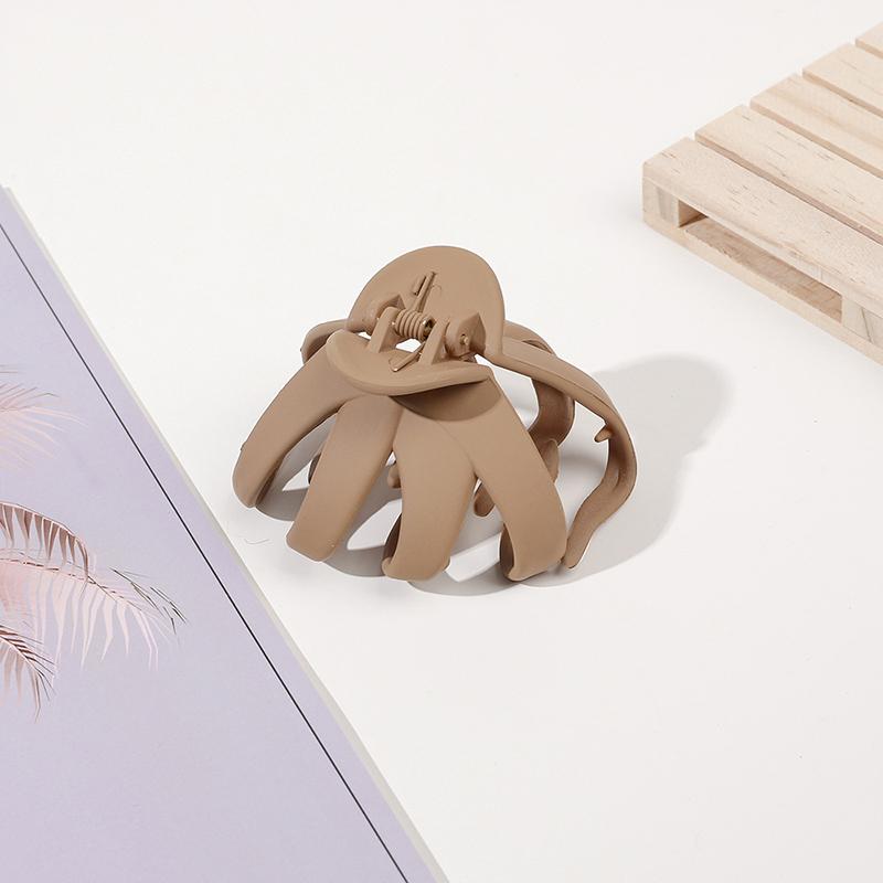 1Pc Fashion Matte Solid Color Women Hair Claw Elegant Claw Clip Girls Hair Barrettes 6*7cm Bun Ponytail Clips Hair Accessories