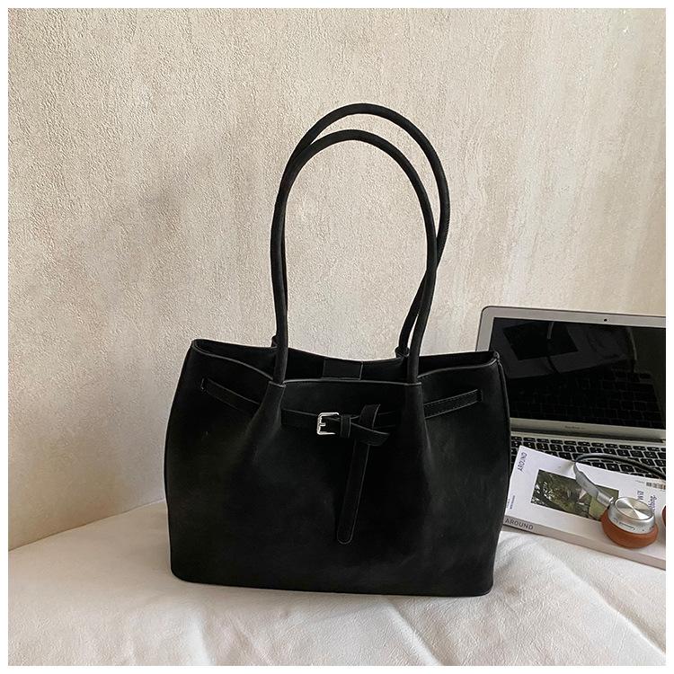 Retro Large-capacity Bag Women's Winter New Fashion Shoulder Bag Casual Commuter Handbag