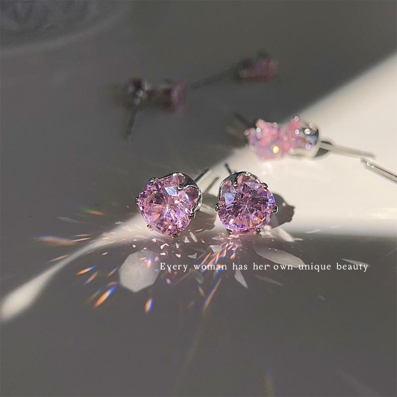 Sweet and Cool Style Small Ear Studs, Perfect for Daily Workwear, Versatile and Eye-catching Accessories