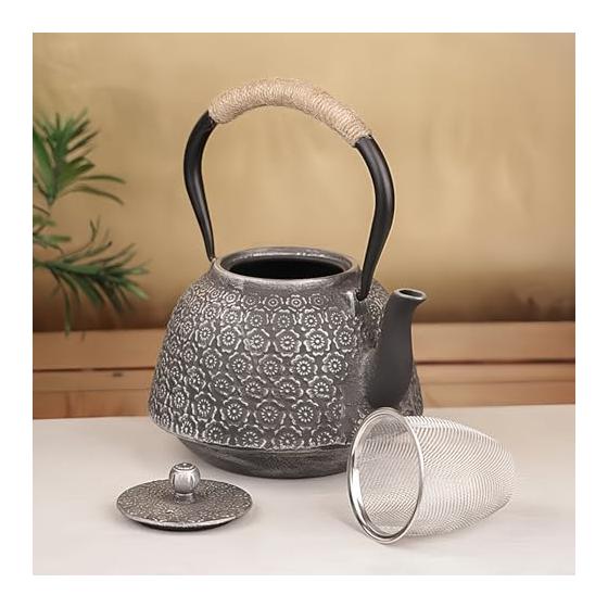 Iron kettle, handmade cherry blossom pattern pig iron pot, teapot, improves water quality, uniform heat conduction, iron supply pot, open fire, IH