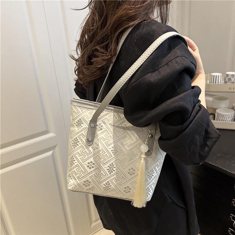 Fashion sense large capacity tote bag women's summer new casual shoulder portable college student class commuter bag