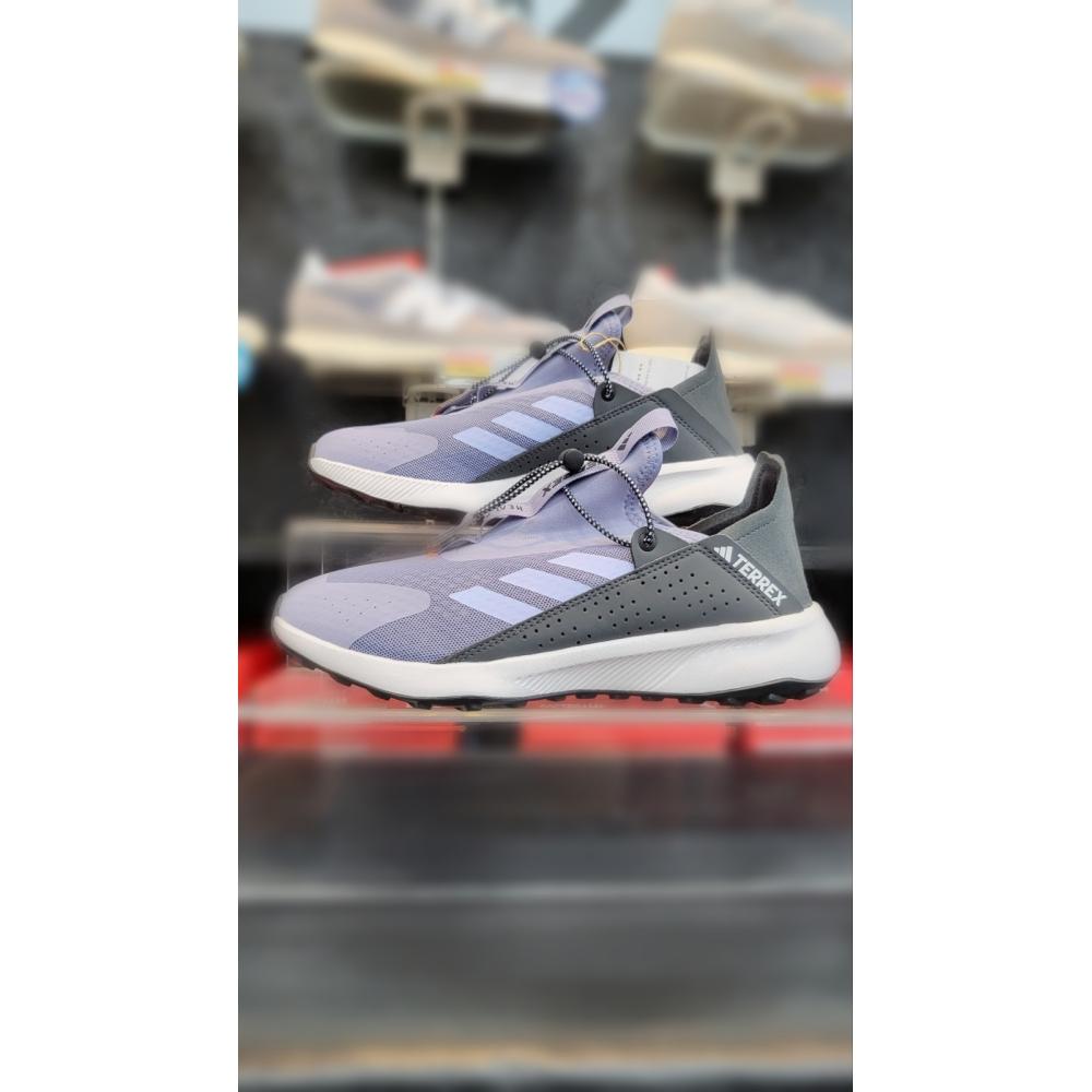 

Мужские кроссовки adidas Terex Voyager 21 Slip On Heat Lady Travel HP8627