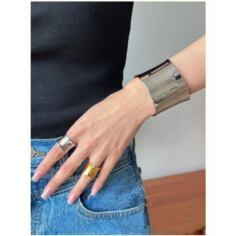 

Curved Wide Version Smooth Opening Bracelet Female Special Interest Light Luxury Fancy European and American Couple Bracelet Armband Bracelet Silver Bracelet