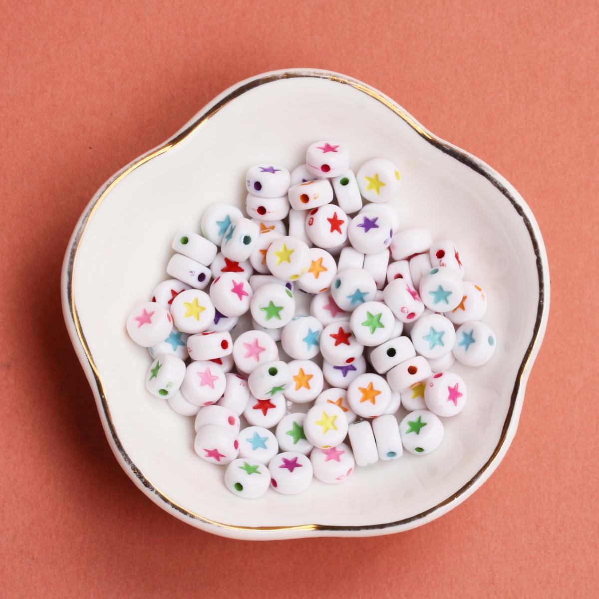 

100 шт. ожерелье 6,5 мм плоский акрил для браслета аксессуары из бисера ручной работы модные круглые свободные бусины прекрасный звездный узор DIY ювелирные изделия White Multicolor