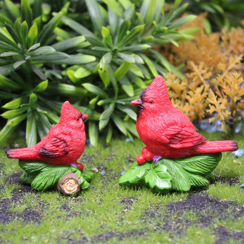 Christmas Red Bird Miniature Resin Landscape Decor With Modern Style For Home And Garden Use