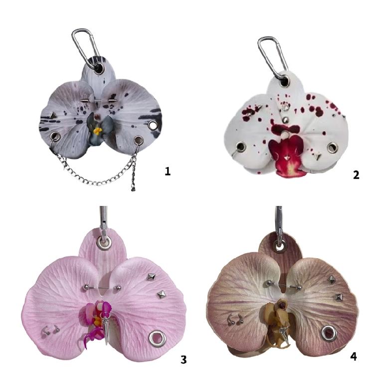 Delicate Flower Shaped Keychain Ergonomic Plastic Construction Fashionable Bag Accessory