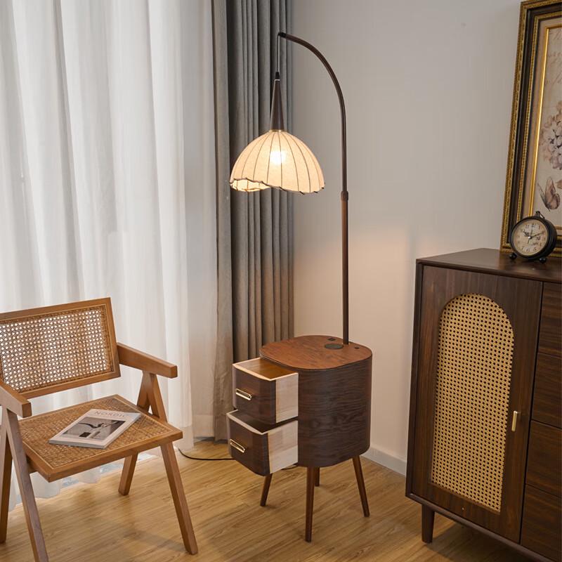Xuan Yong Smart Bedside Floor Lamp with Wireless Charging