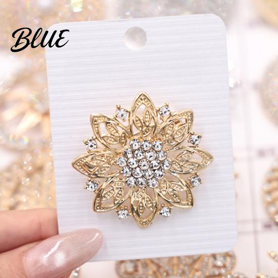 Hollow Flower Brooch Rhinestone Brooch Alloy Floral Decorative Lapel Pin Metal Vintage Clothing Jewelry for Wedding Party Prom Embellishment Pin