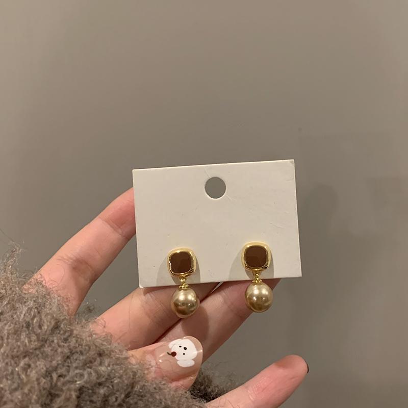 Drip Oil Square Pearl Stud Earrings Elegant Versatile Earrings Light Luxury High Sense Niche Earrings Women
