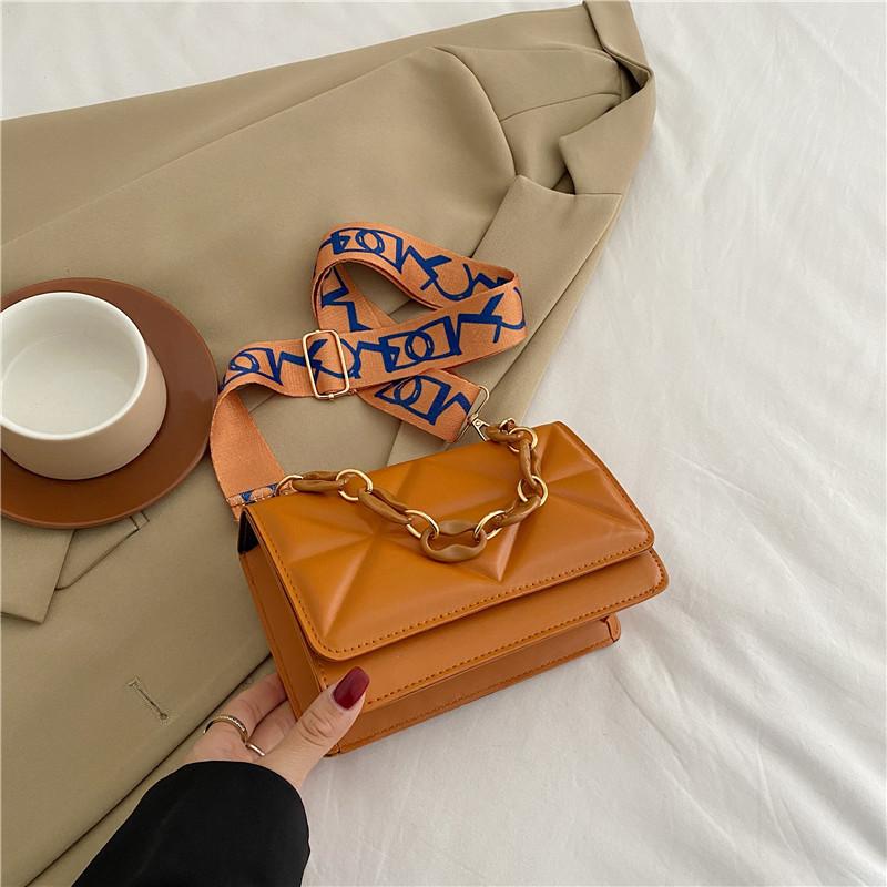 Fashionable Vintage Style Pu Shoulder Bag With Wide Strap And Chic Chain Detail