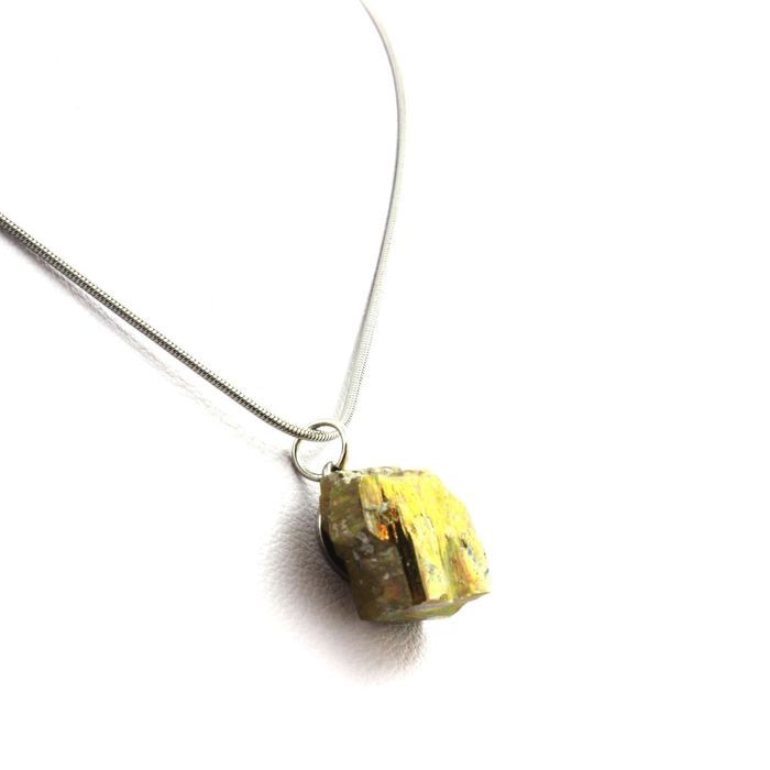 Collier Pyrite brut 23.2 carats