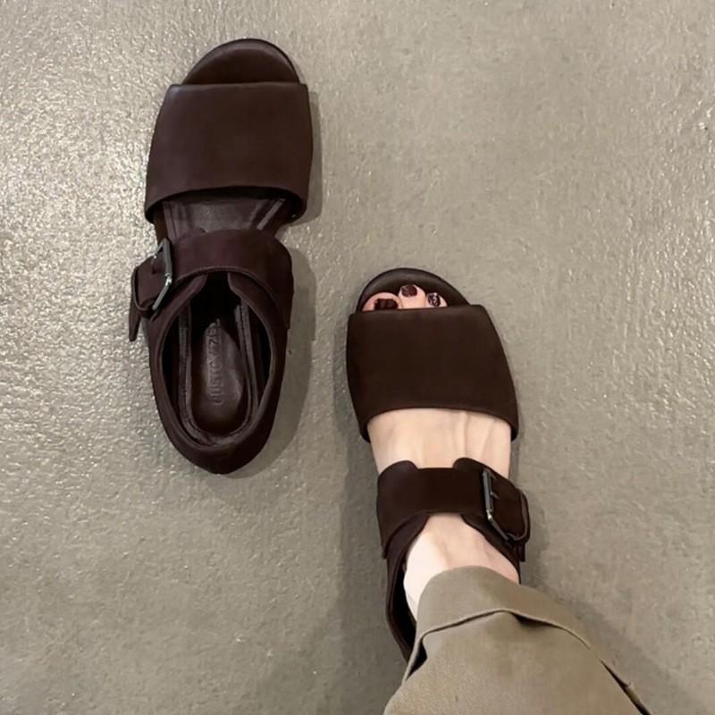 

Sheepskin version~ French retro open-toe one-button sandals women s summer wear design sense versatile vacation Roman sandals 40 темно-коричневого