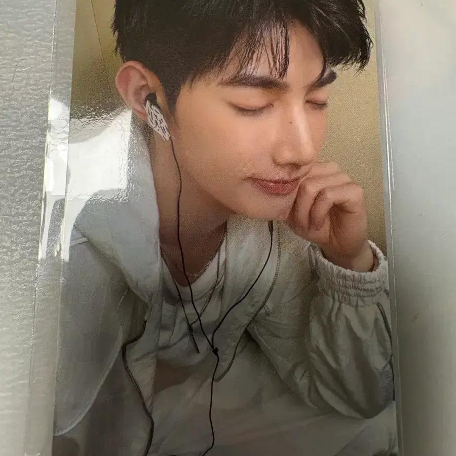 Andouble Zhang Hao Earphones photocard