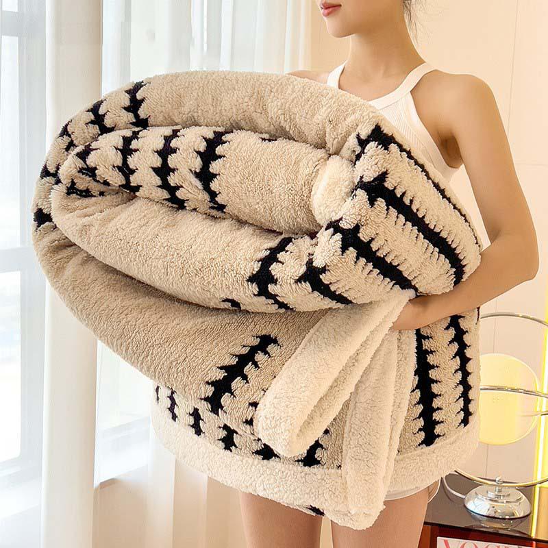 Thickened Milk Fleece Cationic Blanket - Office Nap, Sofa Cover, Shawl, Autumn/Winter Quilt