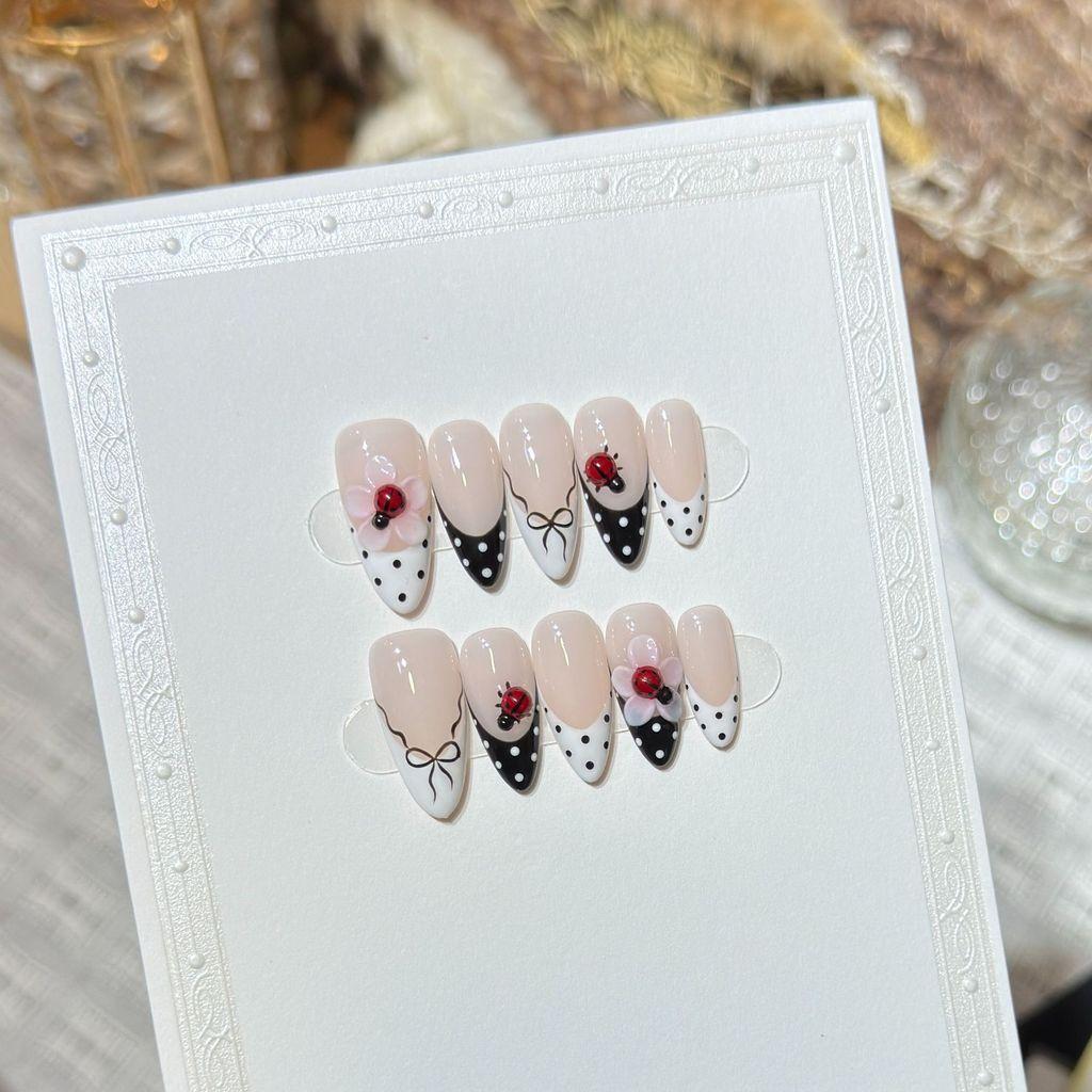 Handmade Press On Nail French Simple Cute Hand-painted Polka Point Bow 3D Carved Flowers Ladybird Almond Fake Nail Patch Artificial Nail Reusable