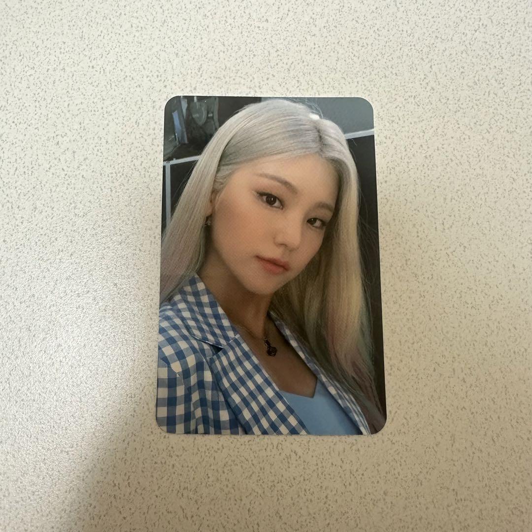 

[USED] ITZY Yeji trading card NOT SHY Chinese withfans bonus