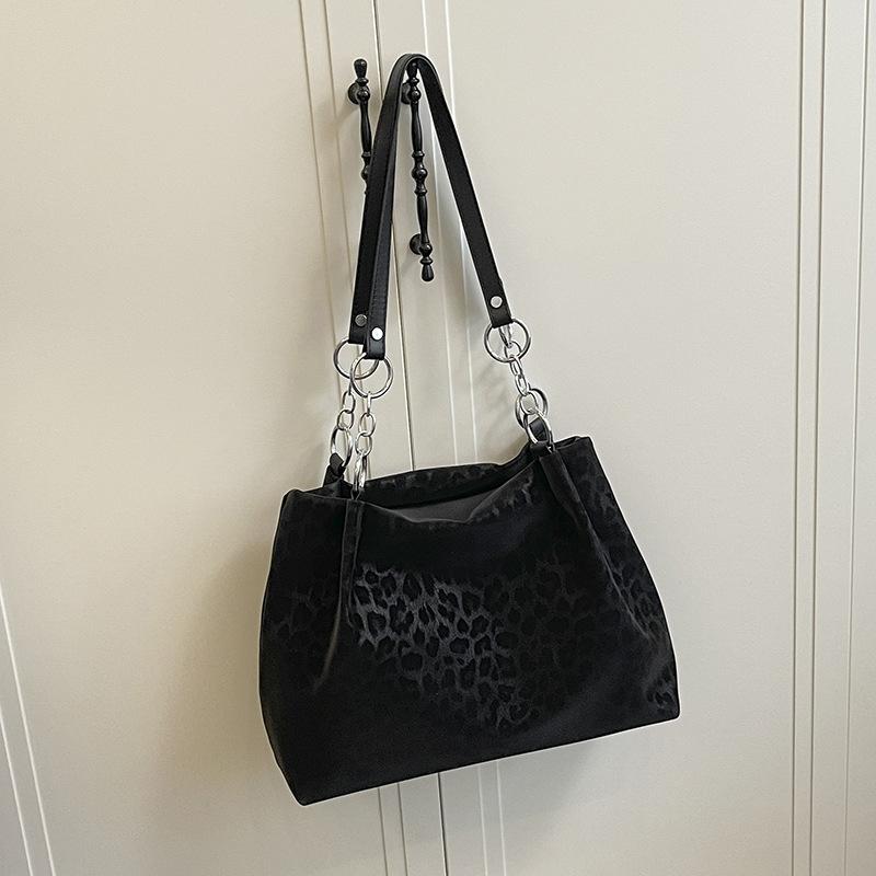 

Commuter bag women s large capacity 2025 autumn new foreign style women s tote bag college students class shoulder bag