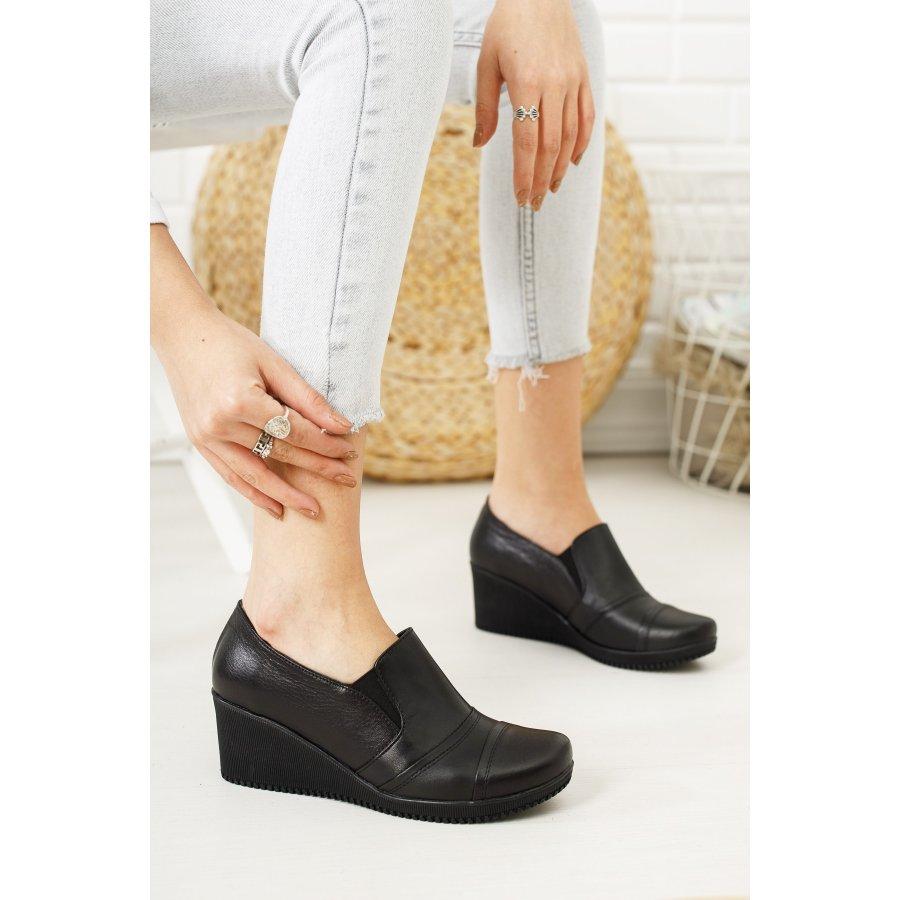 Damen Freizeitschuhe aus weichem Echtleder mit Keilabsatz