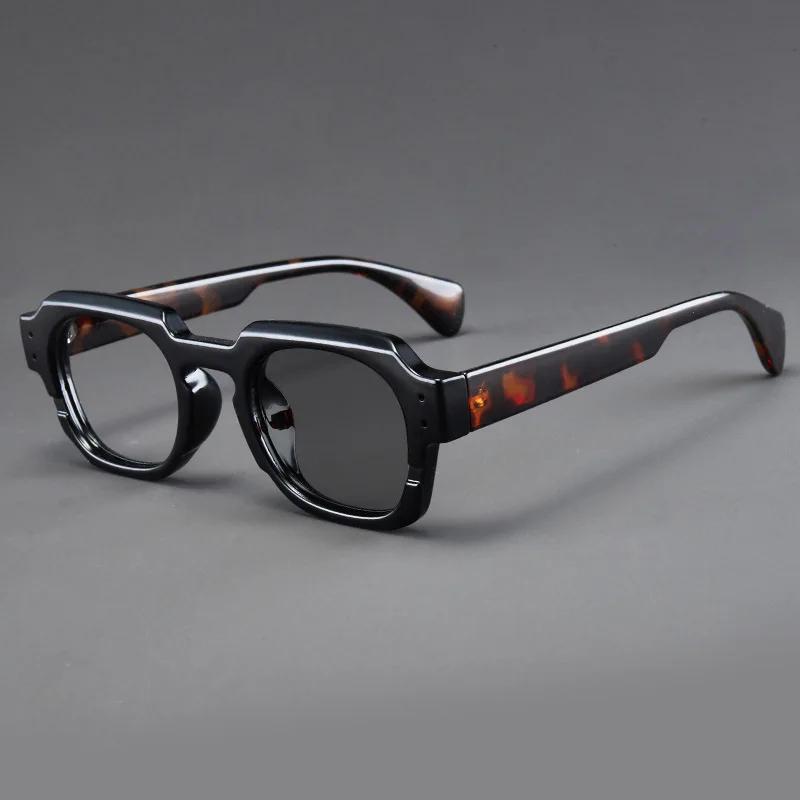 Photochromic Reading Glasses Stylish Oversized Frames Grey-Tinted Presbyopia Glasses Trendy Eye Protection For Men And Women