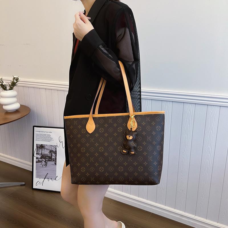 Tote bag summer new trendy high sense fashion large capacity portable shoulder bag niche commuter big bag women