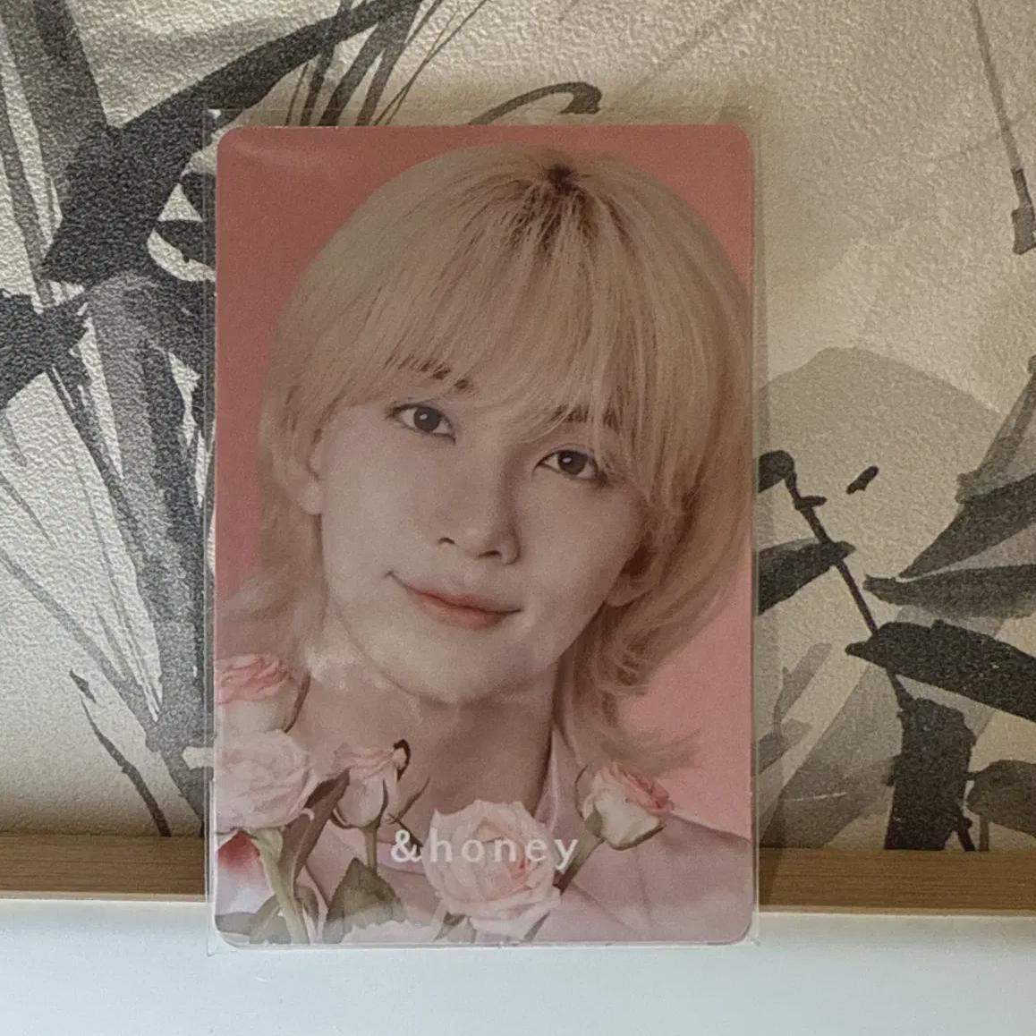 

Розовая фотокарточка Чонхан Анна Мед