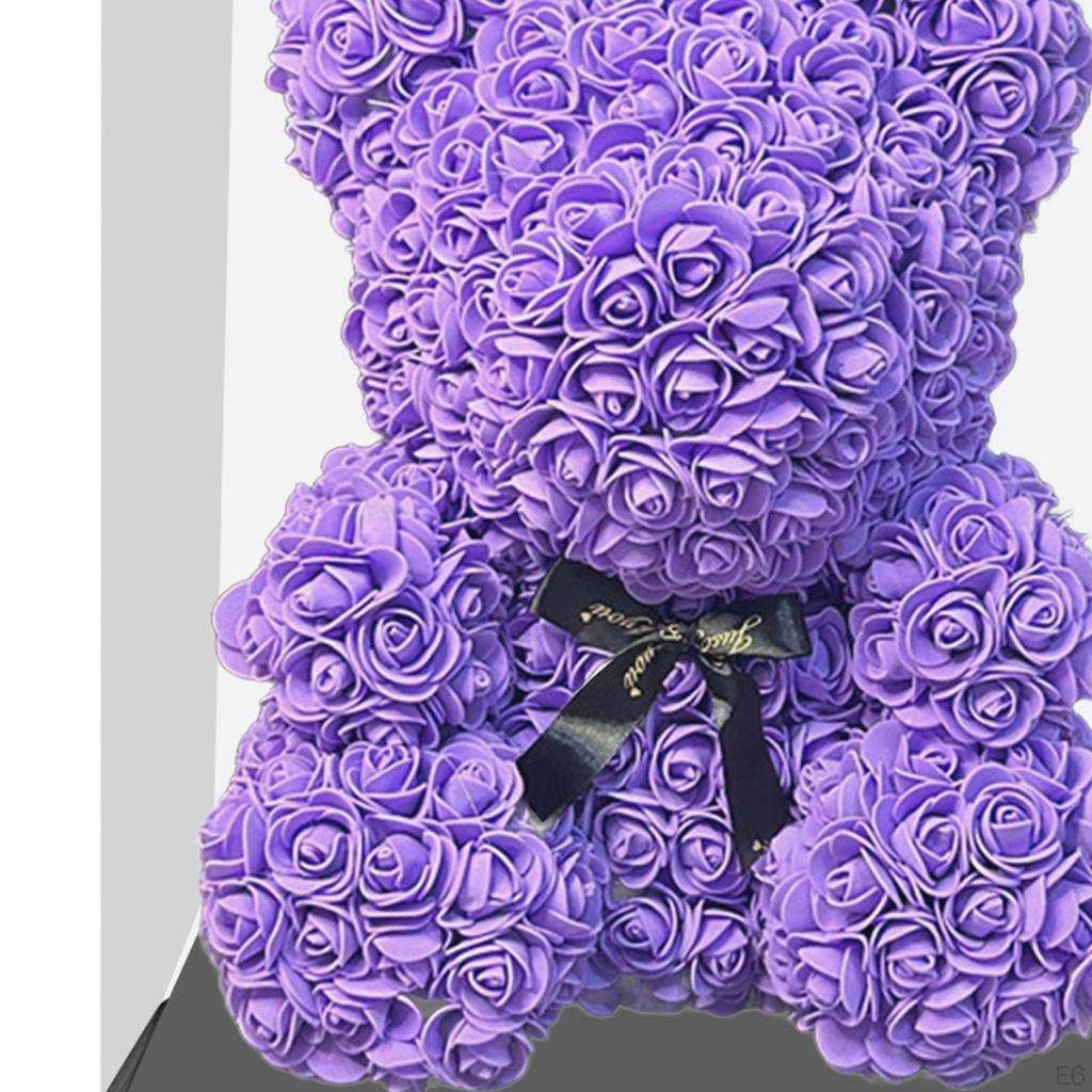 Kreativer Schaumstoffblumenbär in einer Schachtel für Muttertagsgeschenke an geliebte Menschen