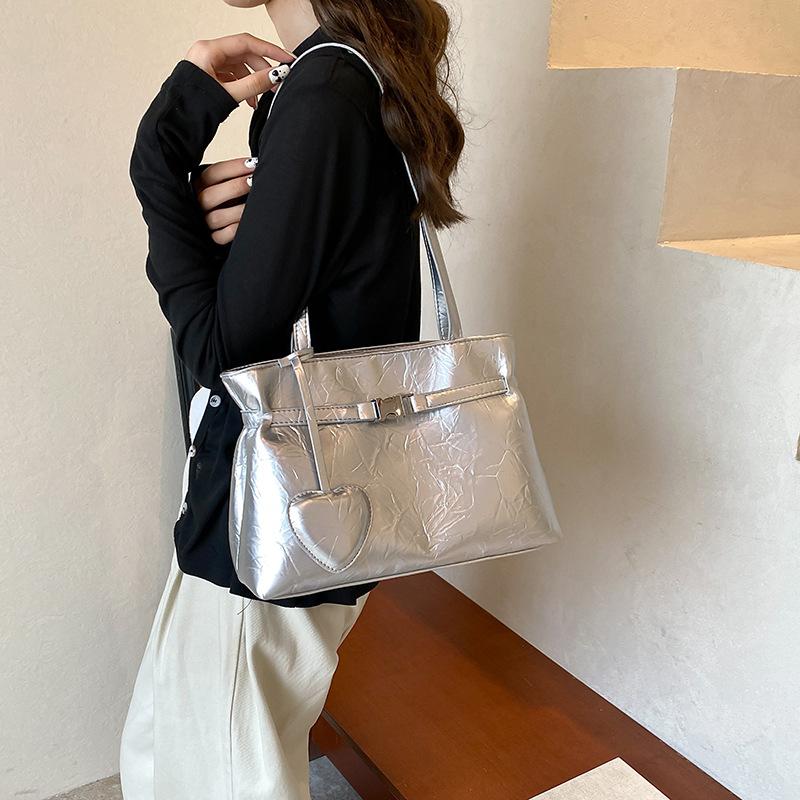 Large-capacity women's commuter bag, new spring and autumn fashion texture tote bag, simple shoulder bag