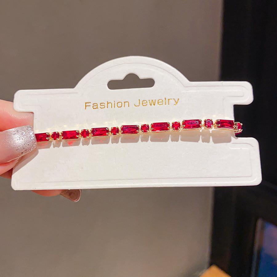 Light Luxury Female Geometric Oval Bracelet With Gold Plated Zirconia Design