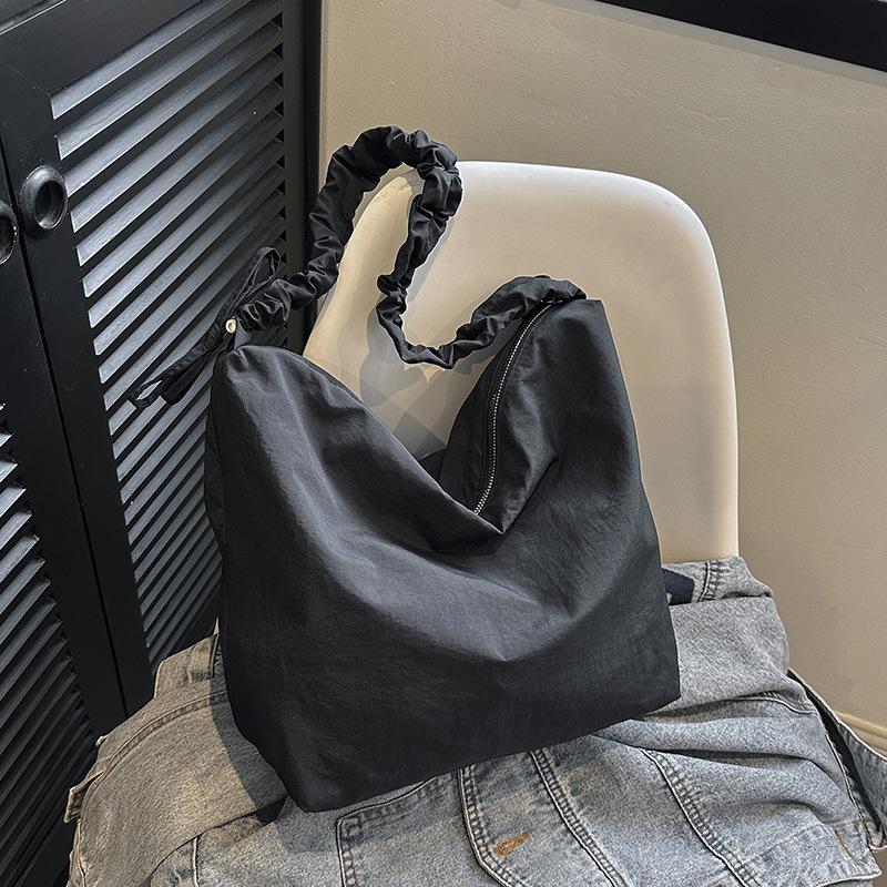 Fashion texture pleated shoulder bag 2025 solid color texture simple underarm dumpling bag women