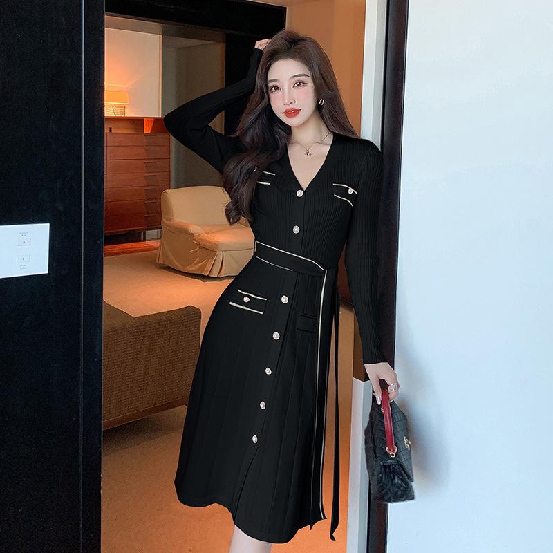 

Knitted single-breasted dress women s spring new retro waist and thin temperament v-neck long dress tide One size fits all чорний
