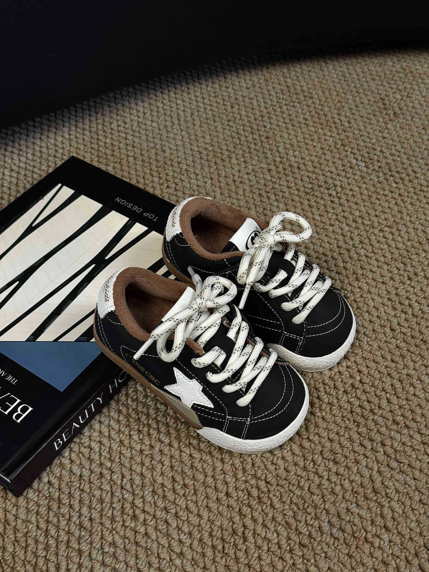 

XSHX star board shoes | Boys and girls autumn and winter velvet warm Velcro non-slip rubber sole retro leisure sports 25