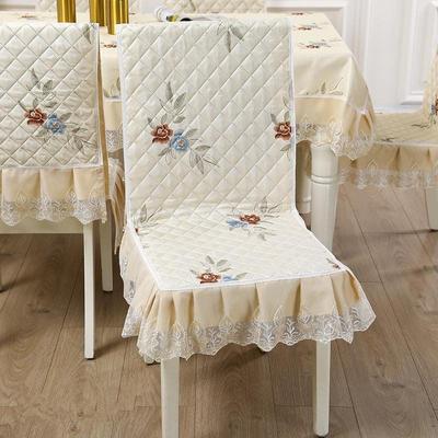 Textil do obýváku a jídelny – Potahy na židle