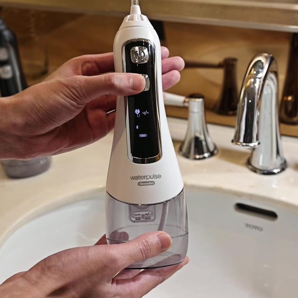 Přenosný ústní irigátor 6 režimů čistič zubů IPX7 vodotěsný zubní vodní flosser bělení zubů 320 ml zubní voda 5 trysek