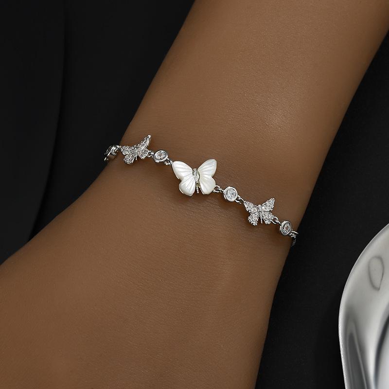 

Elegant Gold-Plated Butterfly Shell Bracelet with Zirconia